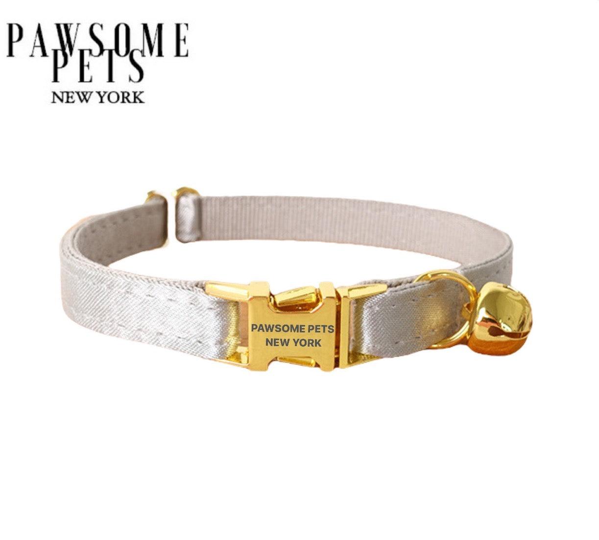 silver color dog or cat collar